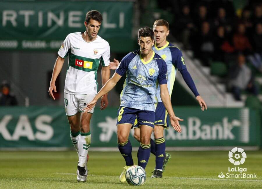 El jugador del Elche Claudio Medina durante un partido de la temporada 19/20 | LFP